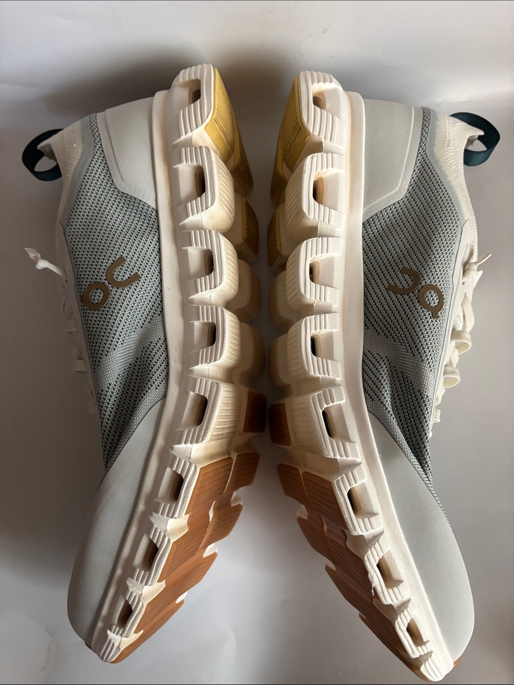 On Running Cloud 6 Versa in Ice | Spirulina Size 11.5 ~ Excellent - Picture 4 of 7